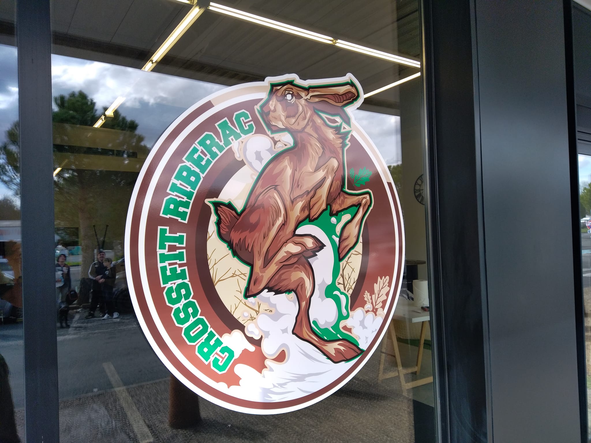 Décoration de vitrine avec Ribérac Imprimerie