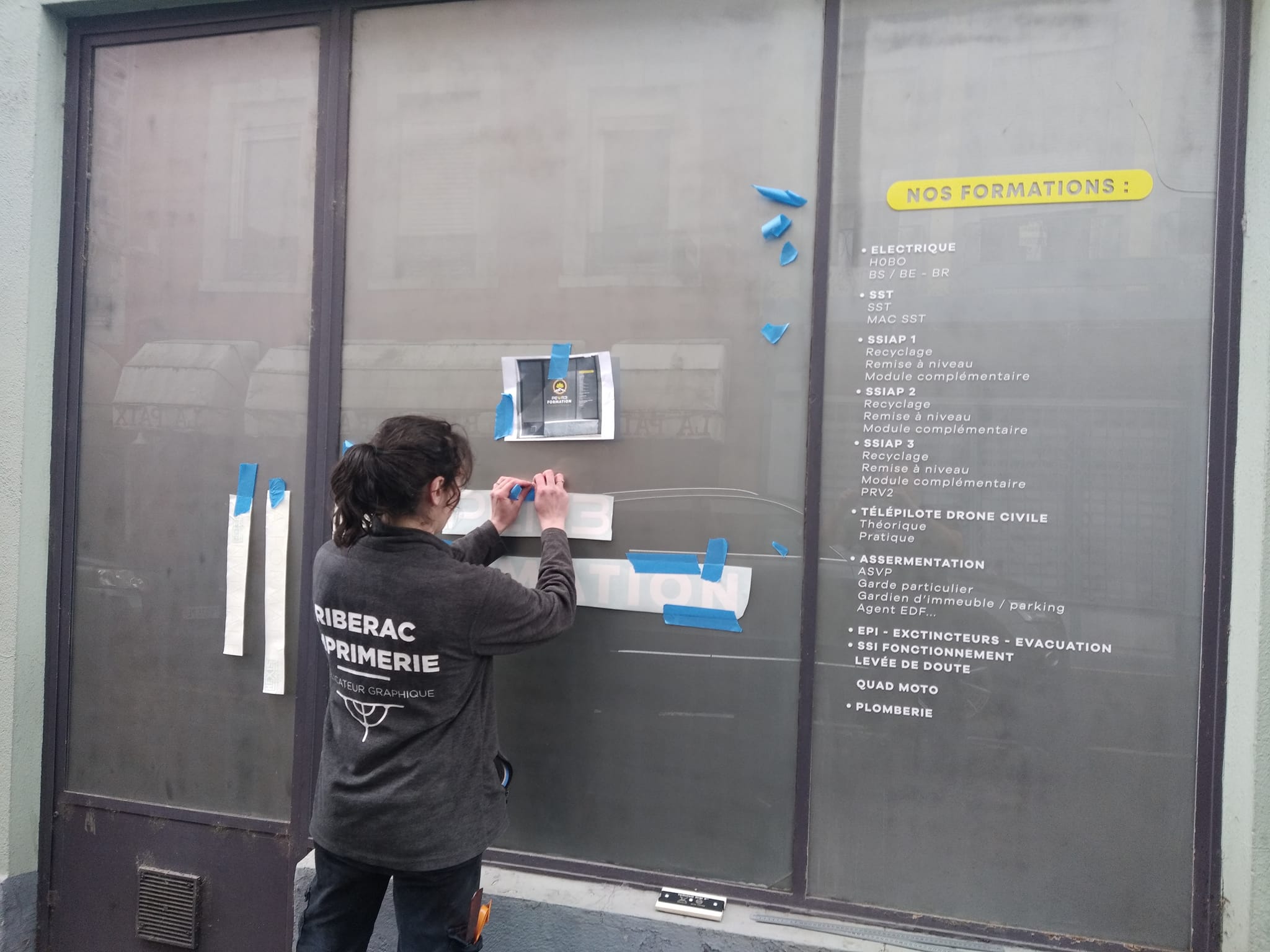 Décoration de vitrine avec Ribérac Imprimerie
