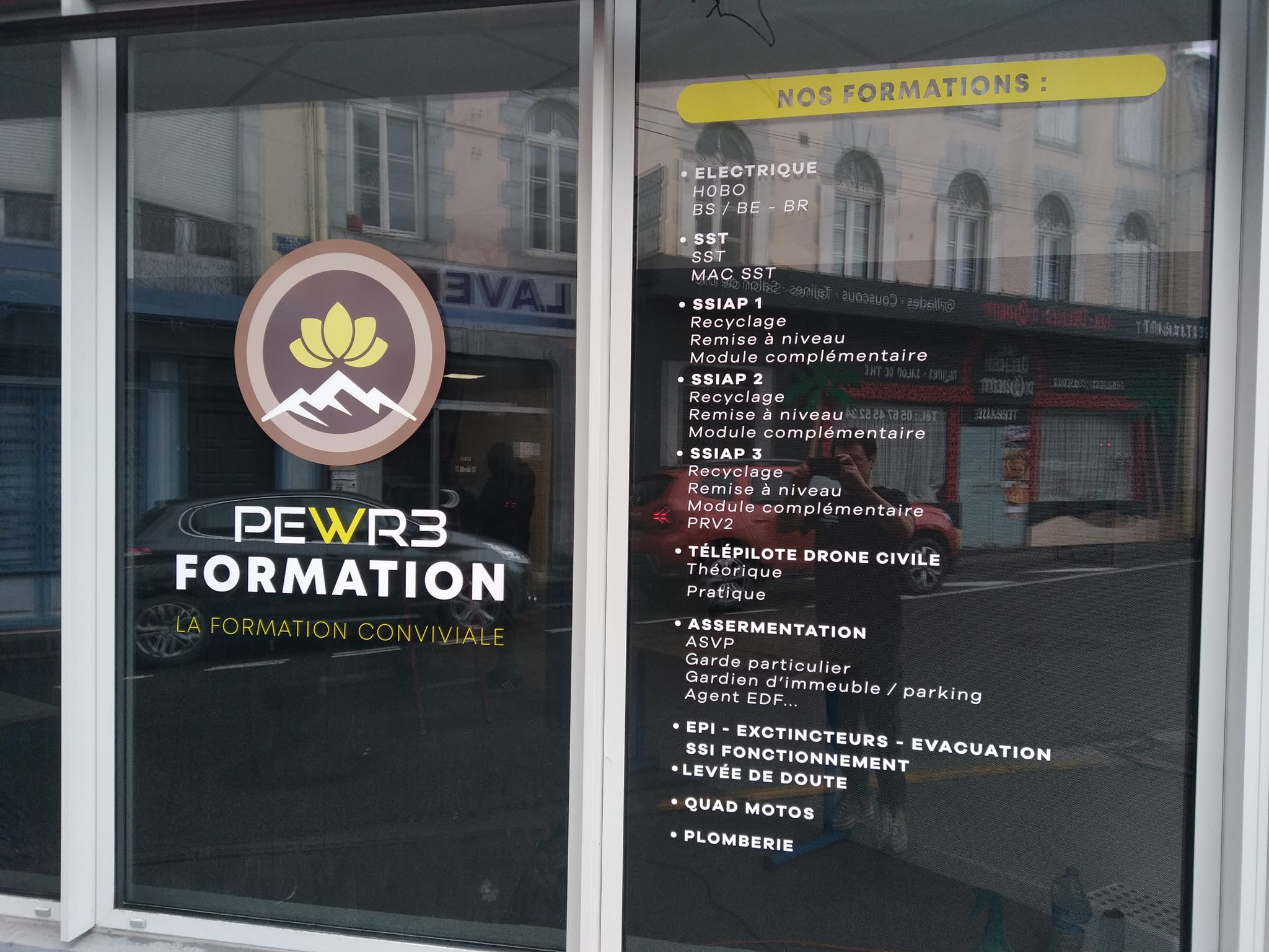Décoration de vitrine avec Ribérac Imprimerie