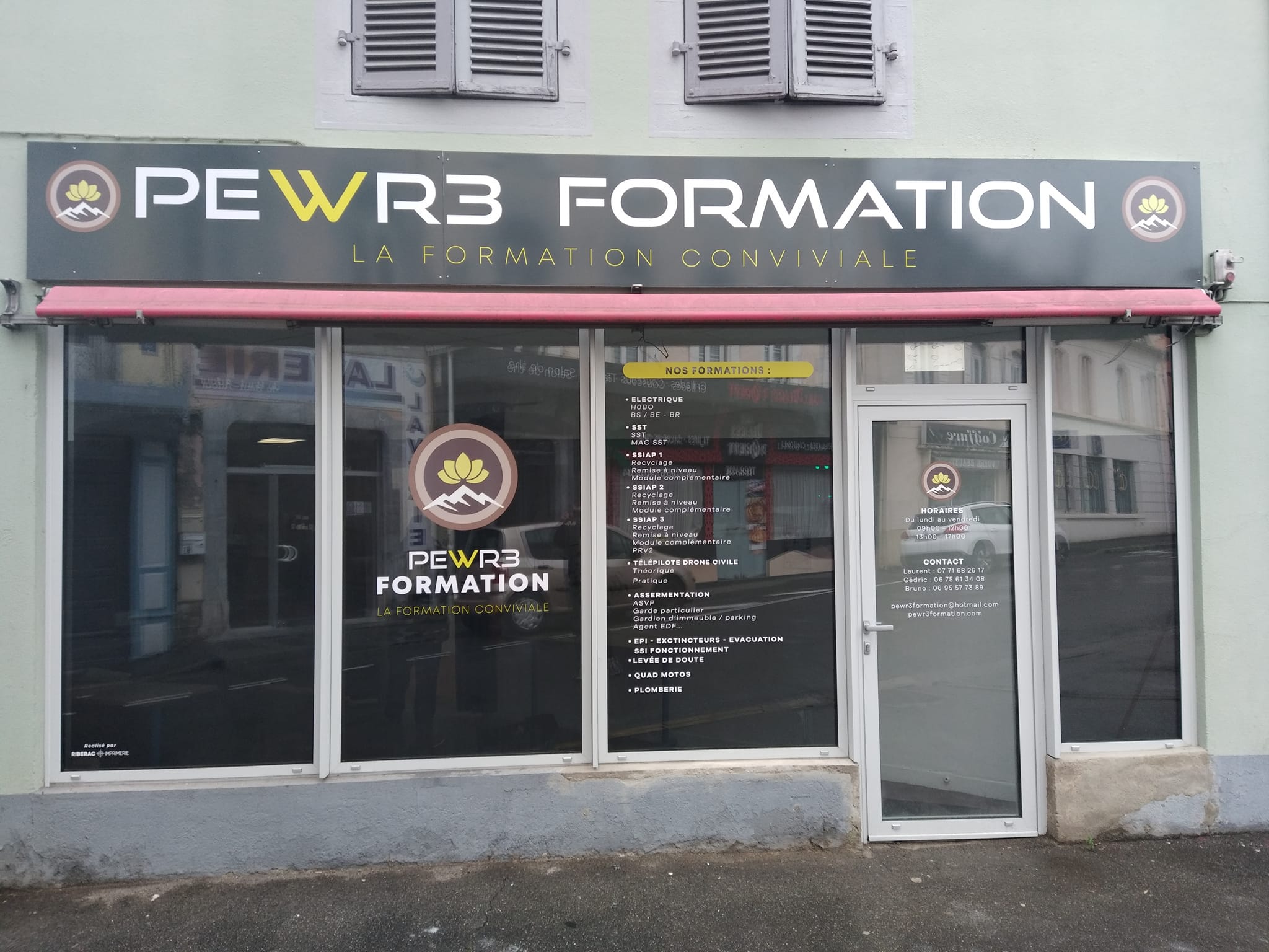 Décoration de vitrine avec Ribérac Imprimerie