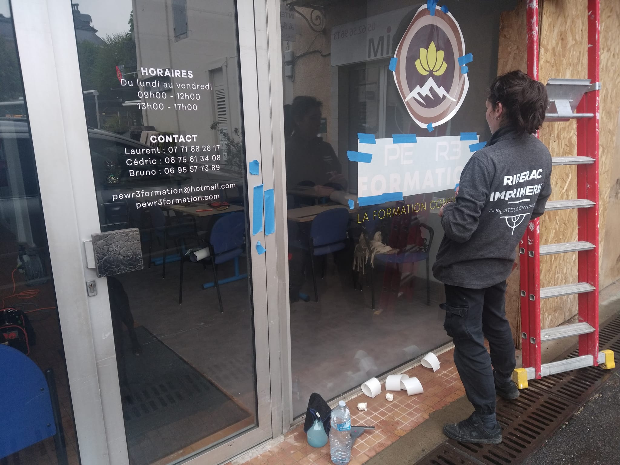 Décoration de vitrine avec Ribérac Imprimerie